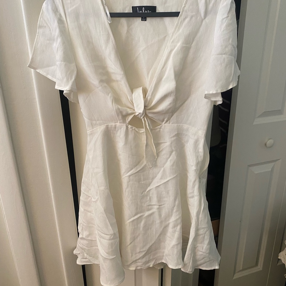 Lulu's Cream Tie-Front Flutter Sleeve Blouse